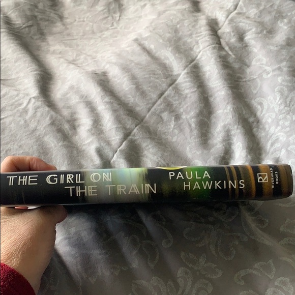🔥3/$10 The Girl on the Train Paula Hawkins novel - Picture 3 of 11